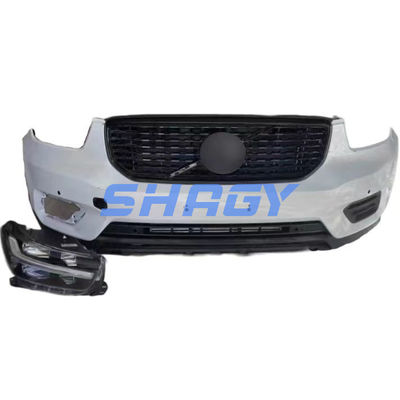 Corte de la nariz delantera para el Volvo XC40 2022